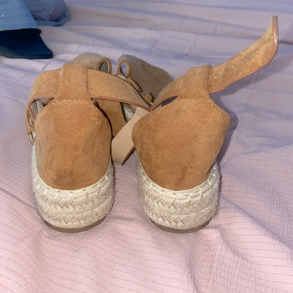 womens platform sandals - Picture 2 of 3